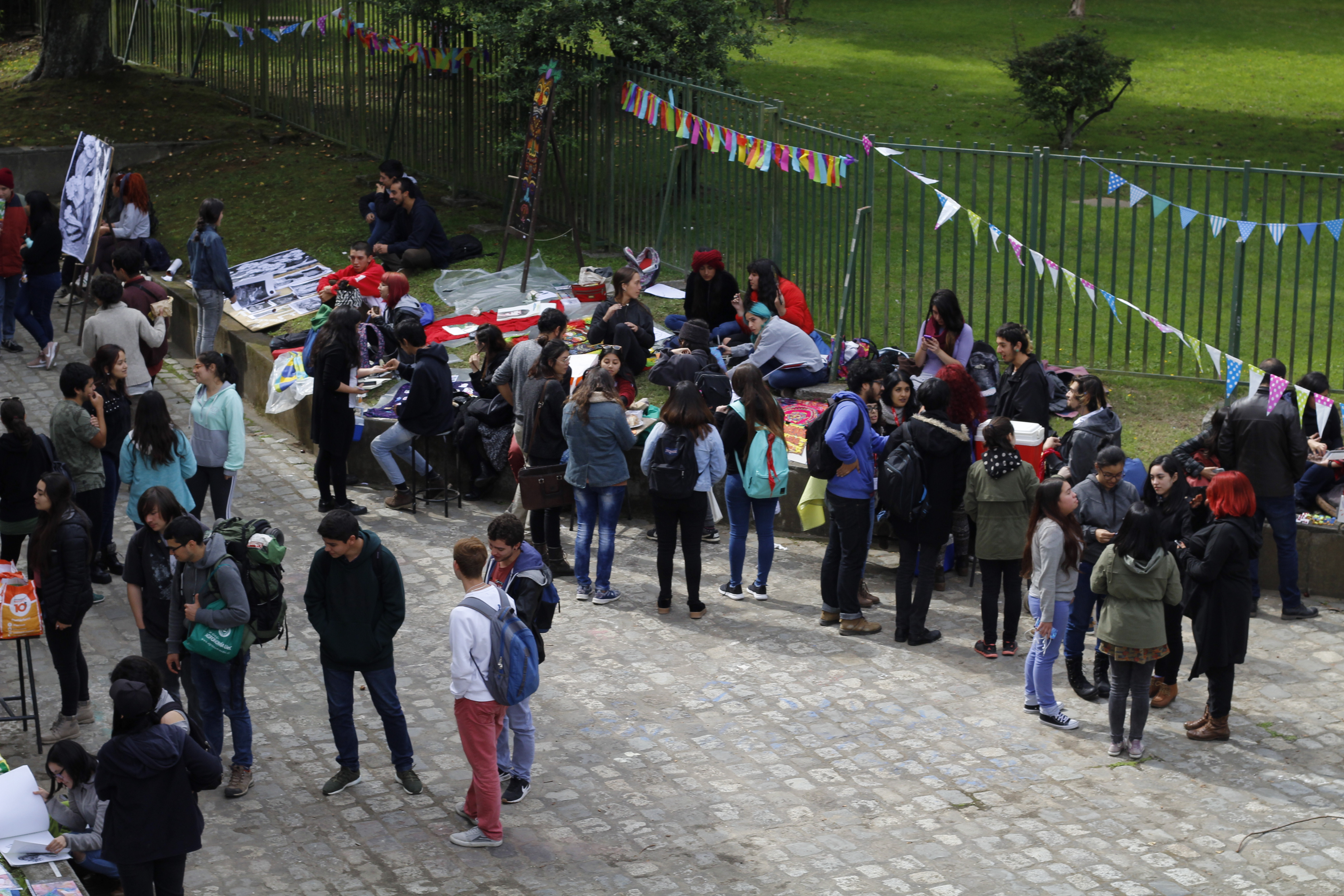 Artes visuales y CADE organizaron Feria mechona