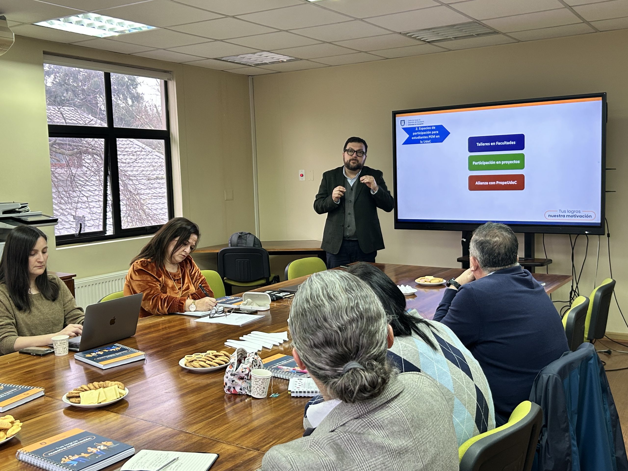 Consejo asesor refuerza lineamientos para la consolidación institucional y el apoyo estudiantil